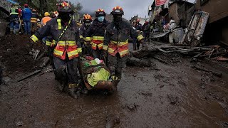 Ecuador  Aumentan las víctimas mortales del aluvión en Quito [upl. by Annair]