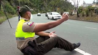 Perfil del policía que consoló a un niño que sufrió un accidente de tránsito en Quito [upl. by Cindie]